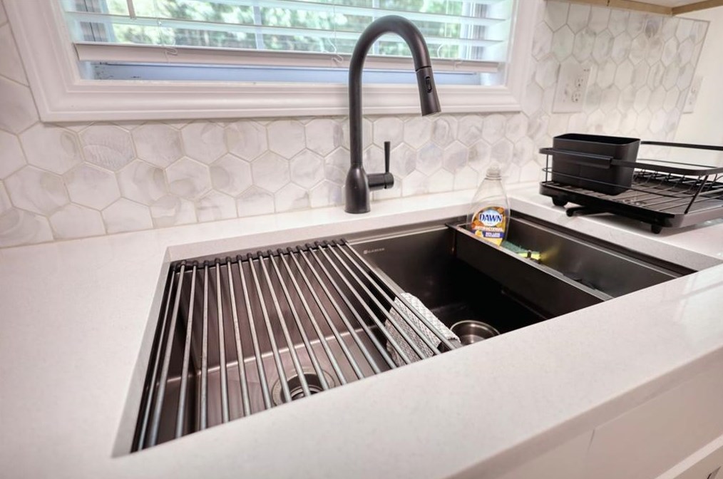 4675 Gdn City Dr, Lithonia GA 30038-6241 exterior