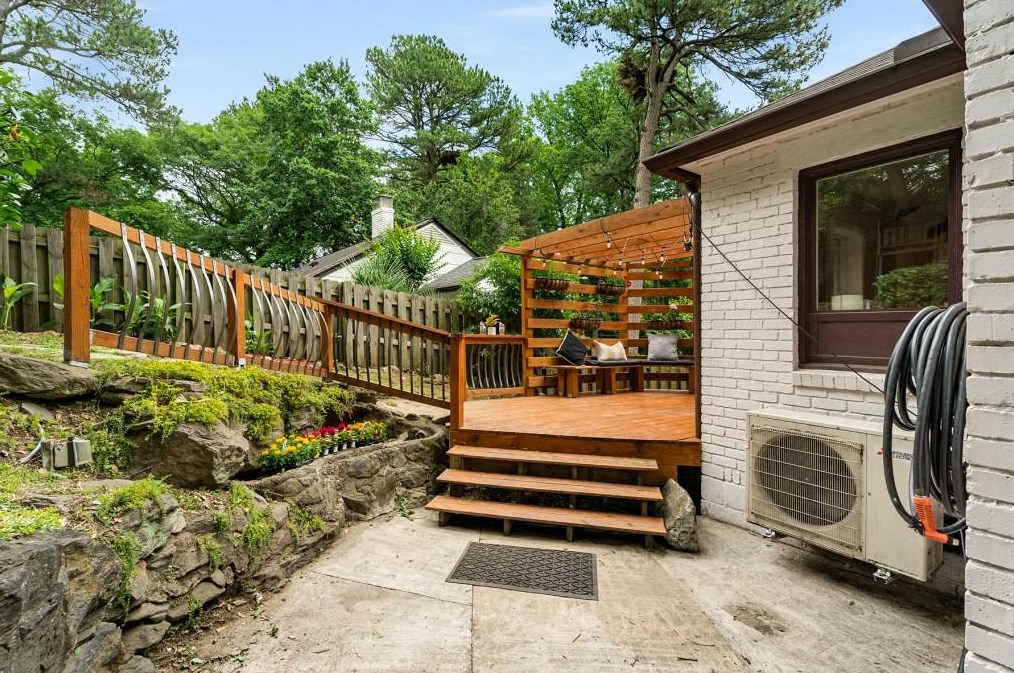 291 Deering Rd, Atlanta GA  30309-2203 exterior