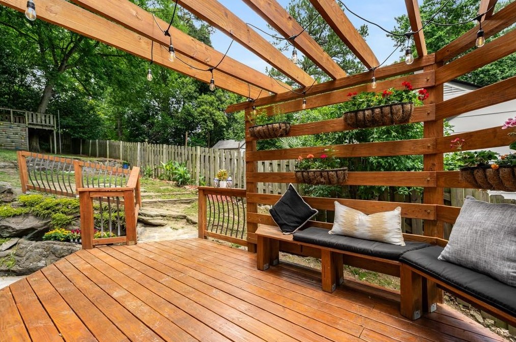 291 Deering Rd, Atlanta GA  30309-2203 exterior