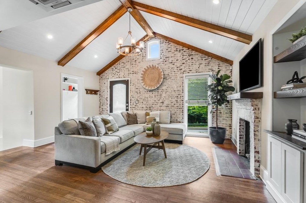 291 Deering Rd, Atlanta GA  30309-2203 exterior