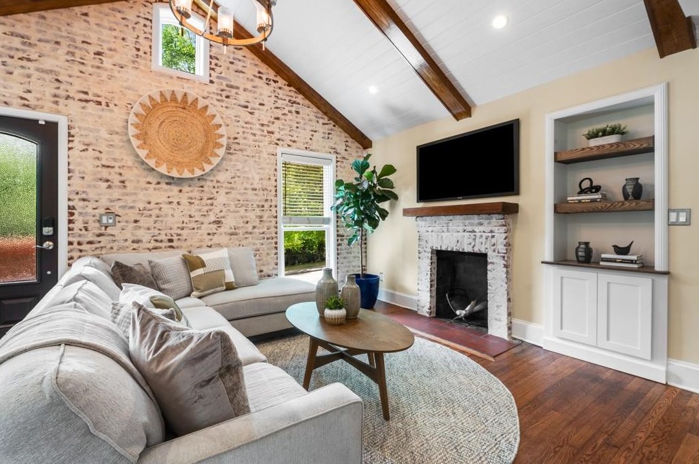 291 Deering Rd, Atlanta GA  30309-2203 exterior