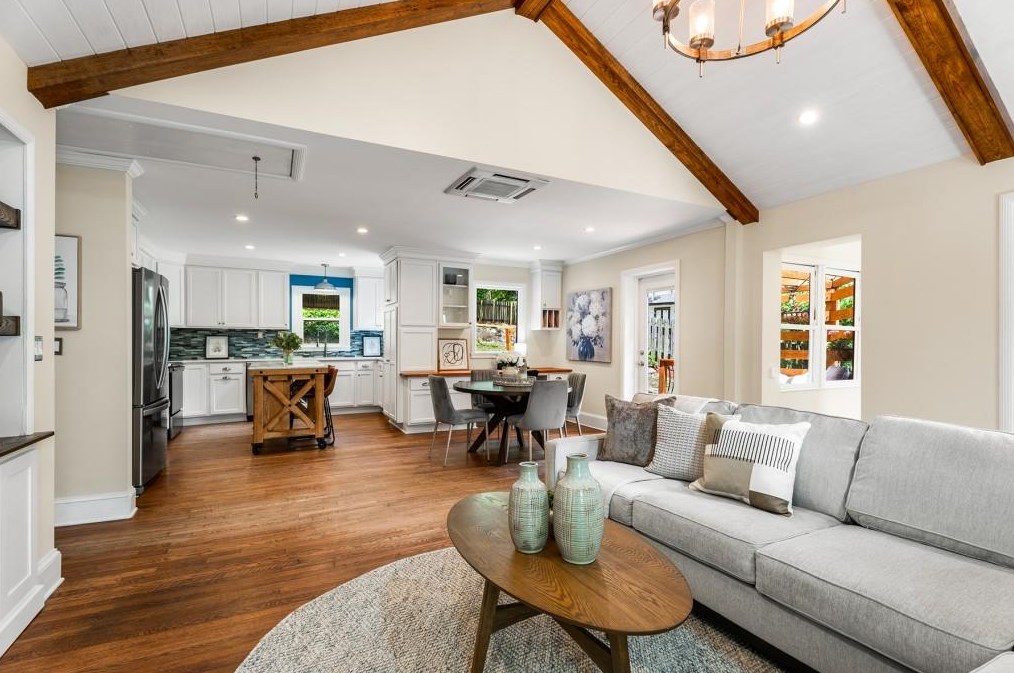 291 Deering Rd, Atlanta GA  30309-2203 exterior