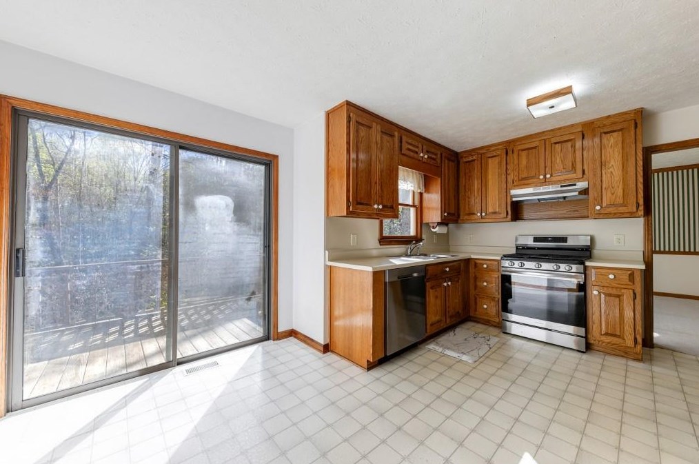 398 Hunters Ct, Ball Ground, GA 30107-4868