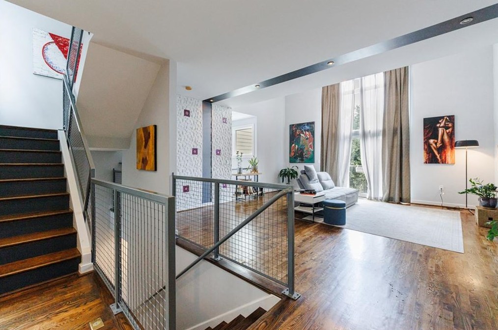 1380 Stirling Cir, Atlanta GA  30318-4120 exterior