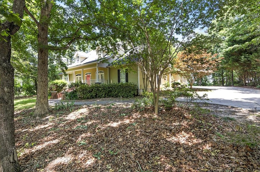 299 Stone Creek Dr, Hull, GA 30646-3048