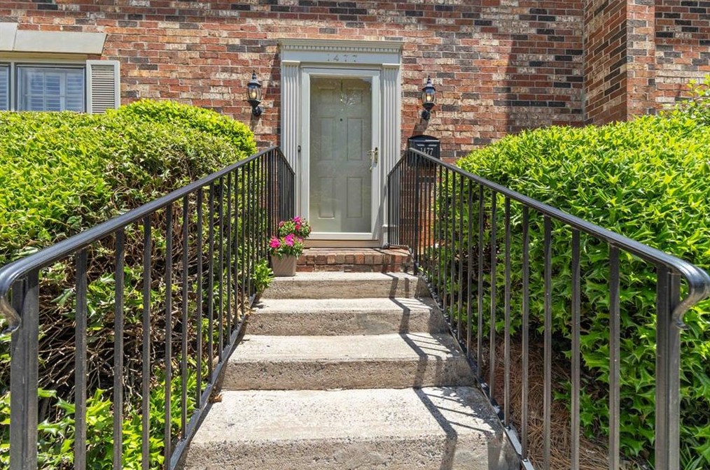 1477 Leafview Rd, Decatur GA  30033-2112 exterior