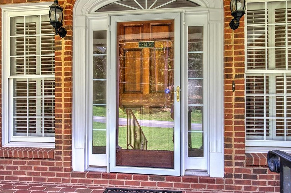 314 Cherry Hill Dr, Calhoun, GA 30701-2522