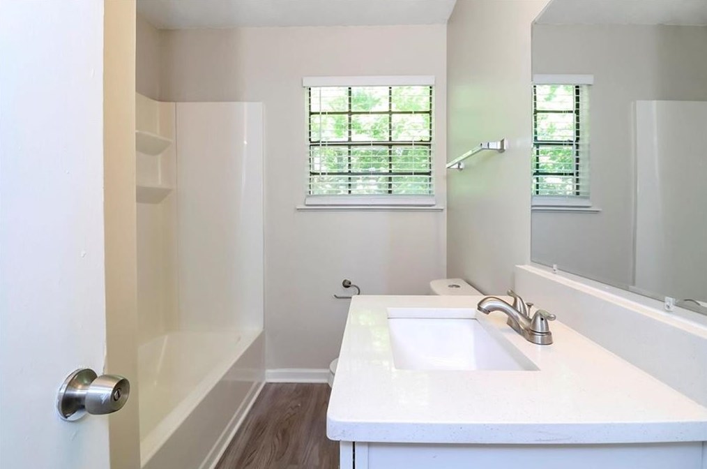 3868 Vly Brk Rd, Lithonia GA 30039-4281 exterior