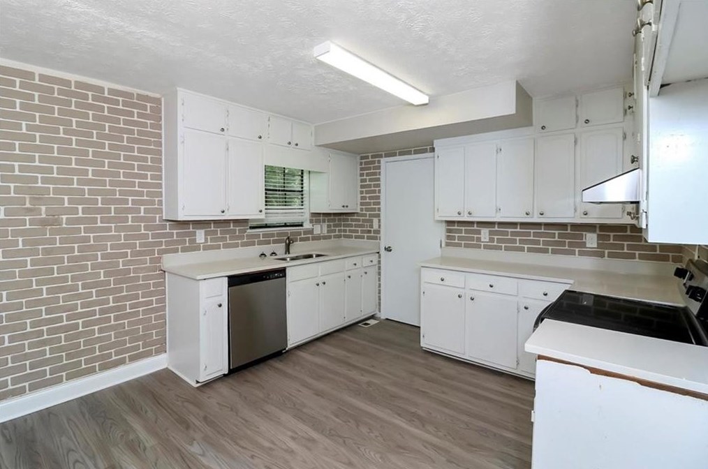 3868 Vly Brk Rd, Lithonia GA 30039-4281 exterior