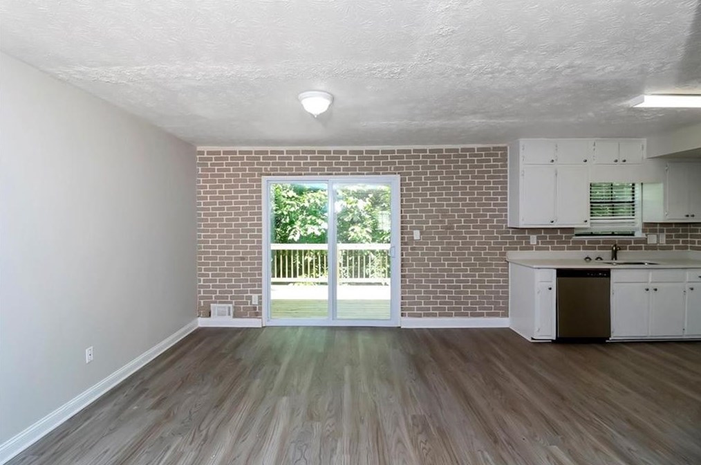 3868 Vly Brk Rd, Lithonia GA 30039-4281 exterior