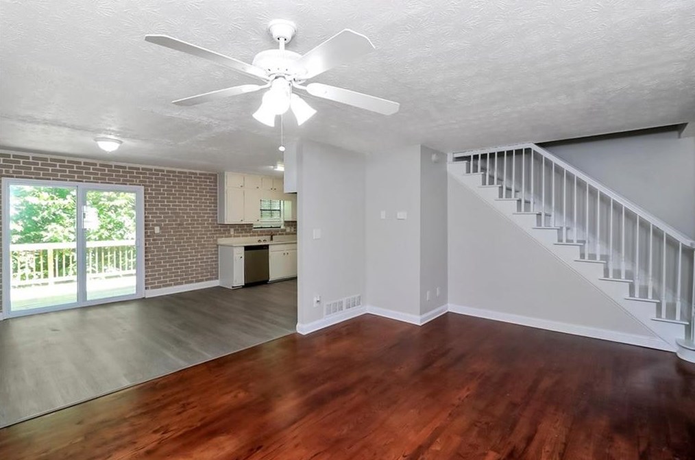 3868 Vly Brk Rd, Lithonia GA 30039-4281 exterior