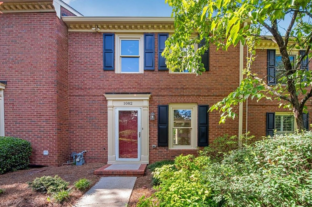 1082 Old Roswell Rd, Roswell, GA 30076-1608