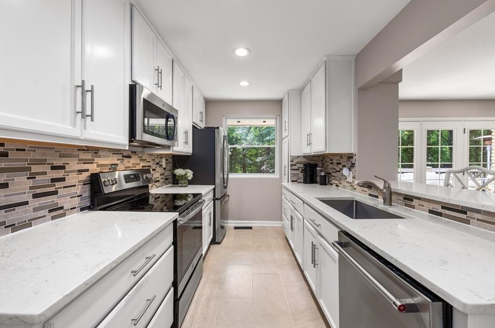 3660 Woodstream Cir, Atlanta GA  30319-2139 exterior