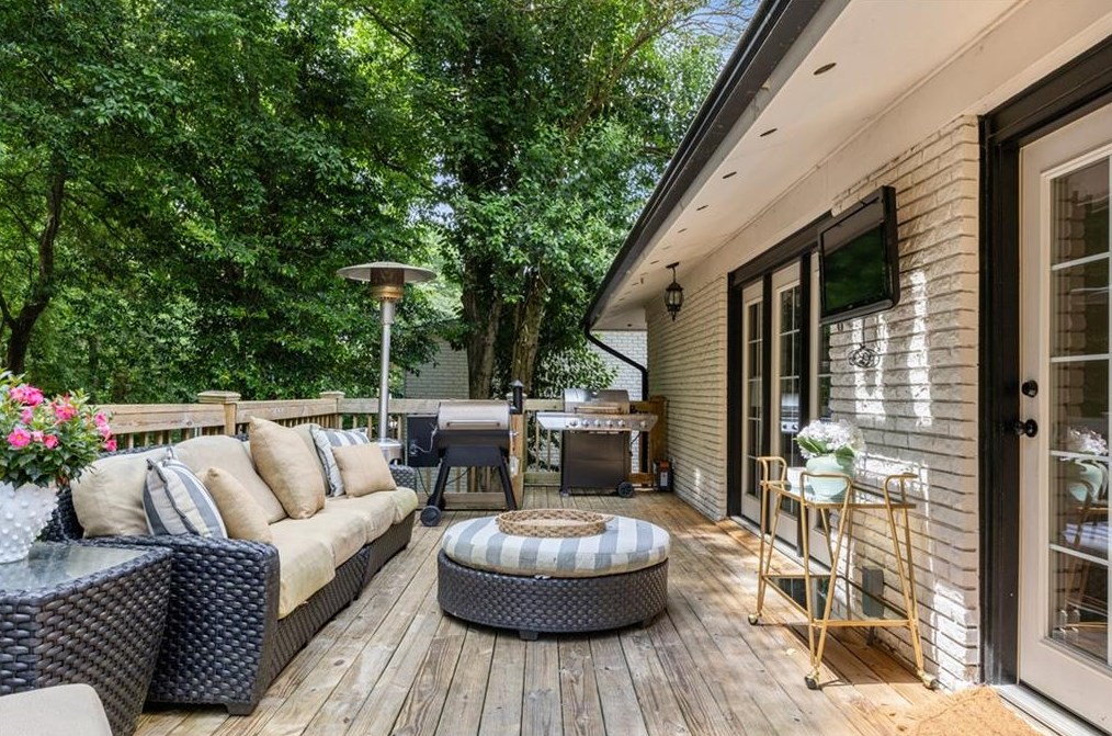 3660 Woodstream Cir, Atlanta GA  30319-2139 exterior