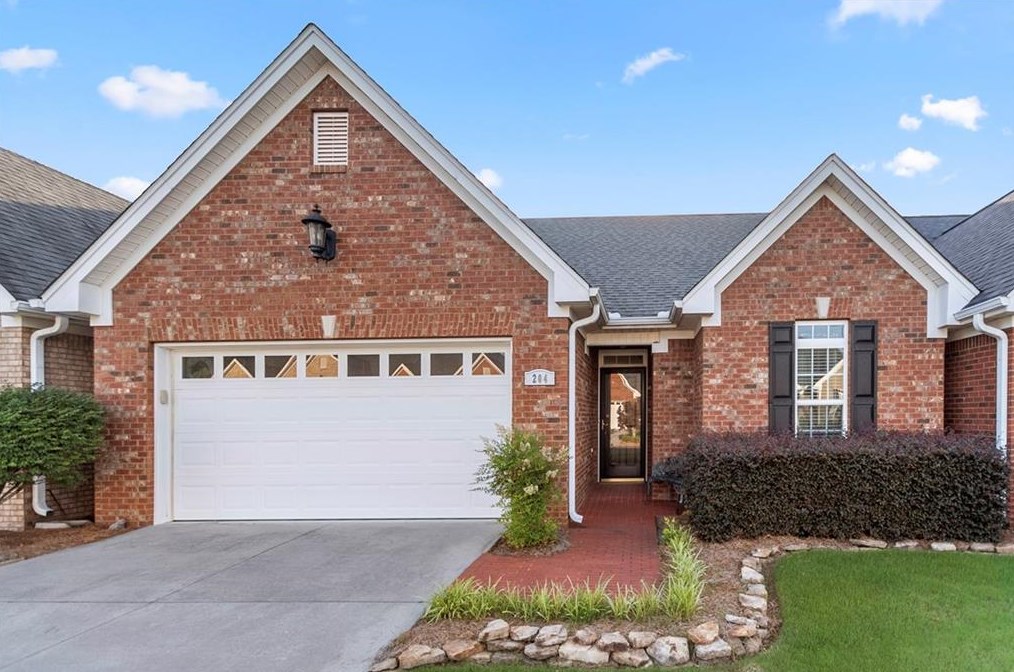 204 Regency Ln, Calhoun GA 30701-3543 exterior