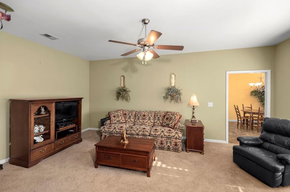 204 Regency Ln, Calhoun GA 30701-3543 exterior