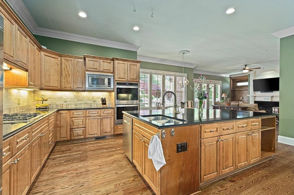 1168 Buckhead Valley Ct, Atlanta GA 30324-2793 exterior