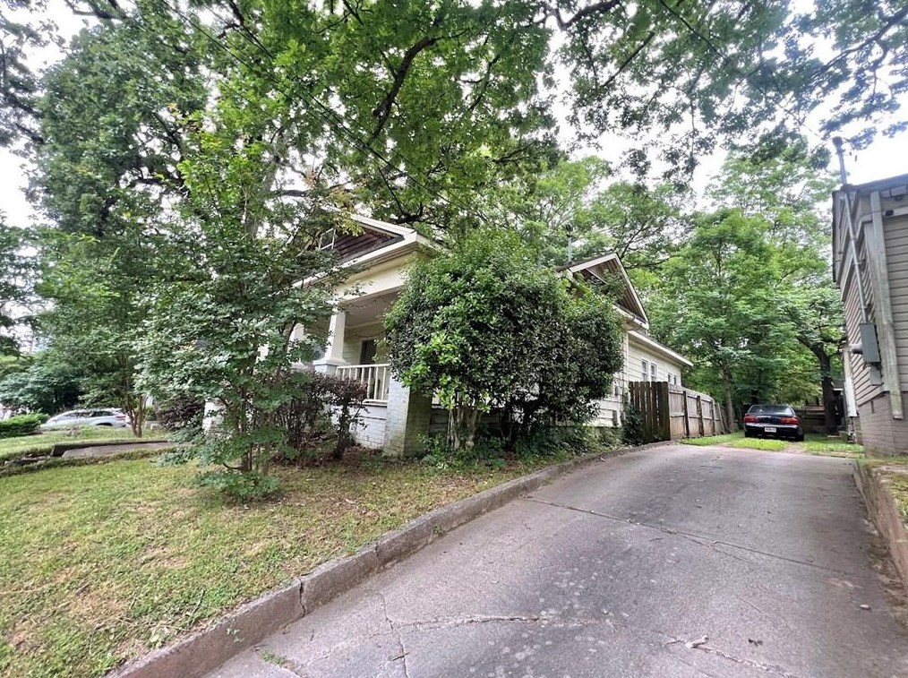 2224 Newnan St, Atlanta, GA 30344-2564