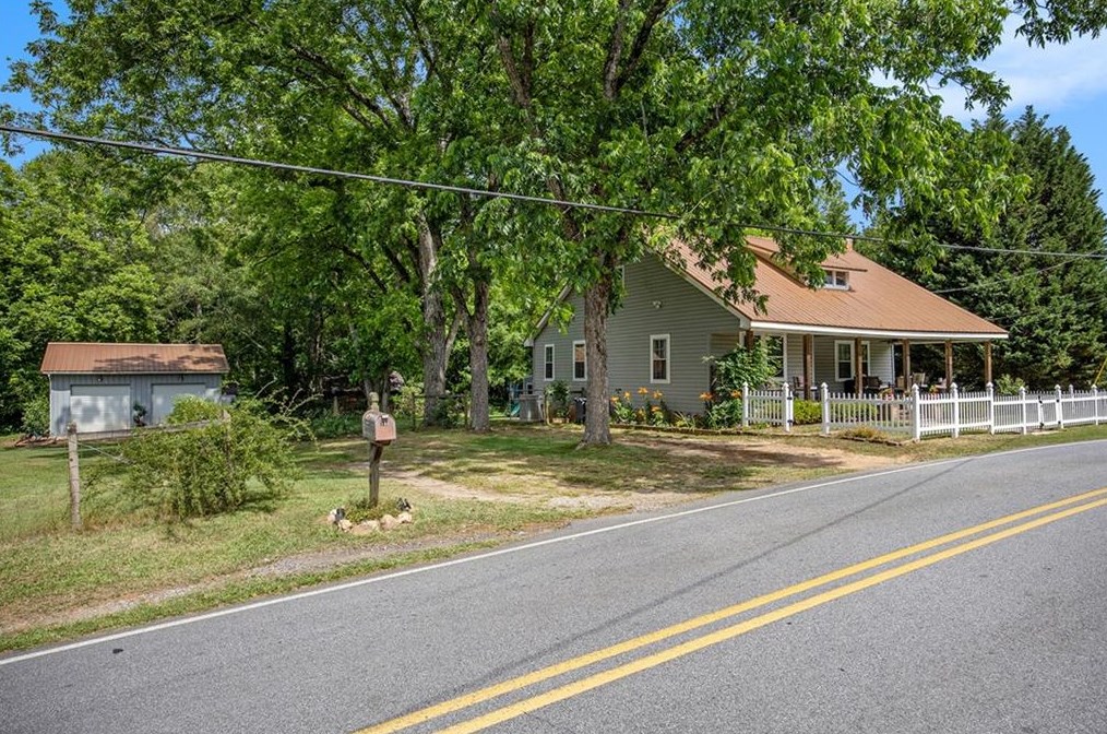 198 Jefferson Ave, Bogart, GA 30622-1524
