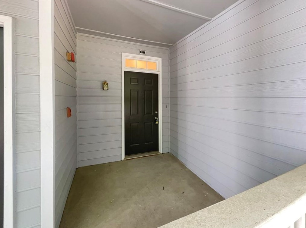 211 Vinings Frst Cir, Smyrna GA 30080-3919 exterior