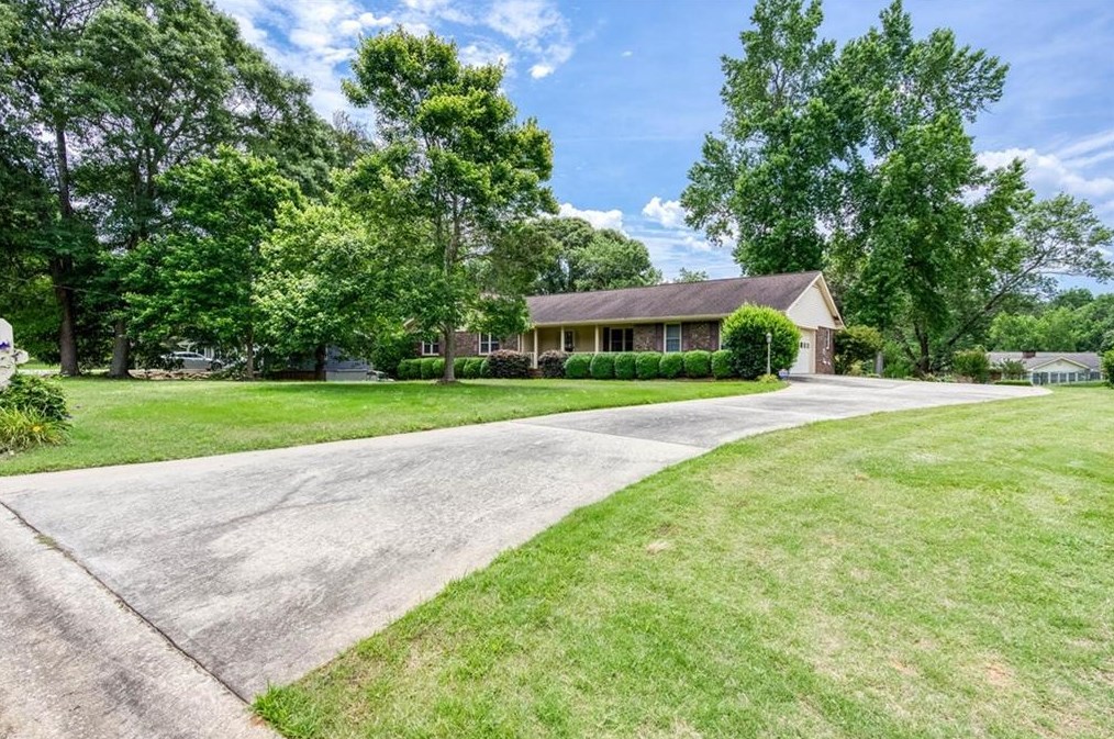 45 Country Roads Dr, Stockbridge, GA 30281-1342