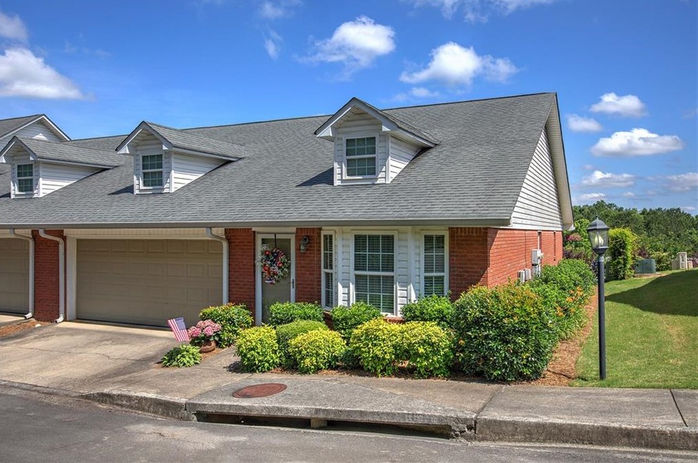 110 Millers Ln, Calhoun, GA 30701-5729