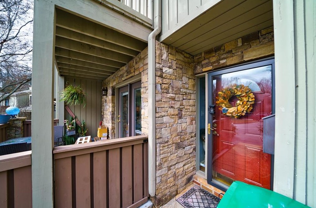 1246 Druid Knoll Dr, Atlanta, GA 30319-4110