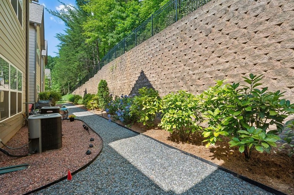 11057 Grey Owl Rd, Alpharetta GA  30022-2470 exterior