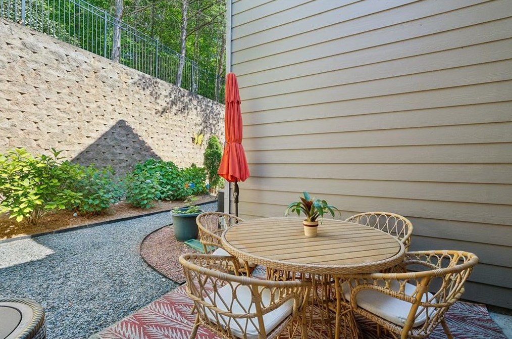 11057 Grey Owl Rd, Alpharetta GA  30022-2470 exterior
