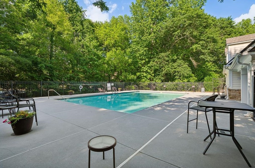 11057 Grey Owl Rd, Alpharetta GA  30022-2470 exterior