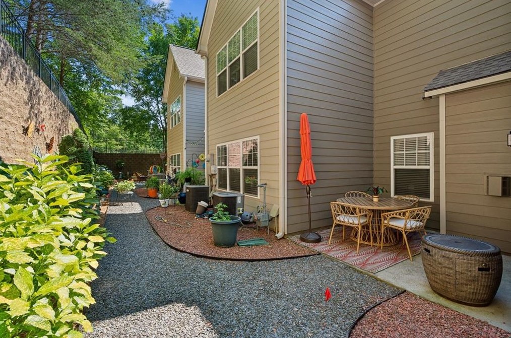 11057 Grey Owl Rd, Alpharetta GA  30022-2470 exterior