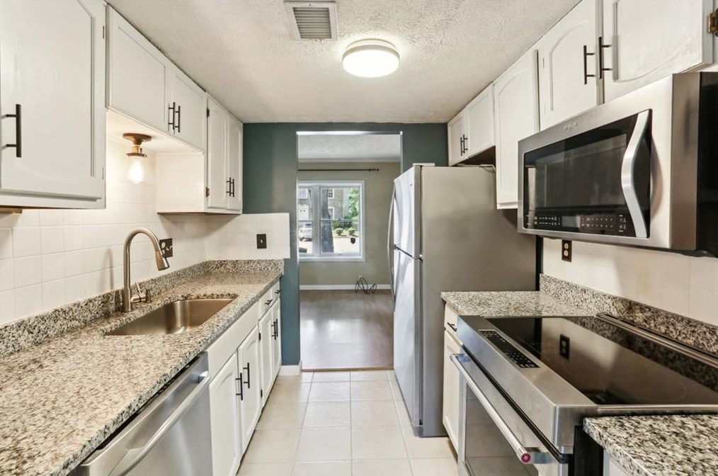 2838 Royal Path Ct, Decatur GA  30030-4184 exterior