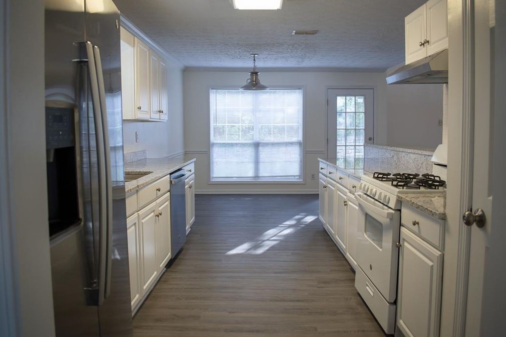 2450 Fosters Mill Ct, Suwanee, GA 30024-3196