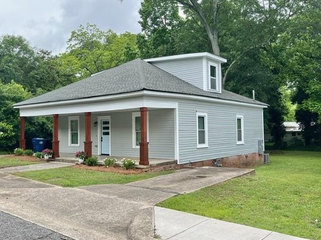 144 Walker St, Winder, GA 30680-2132