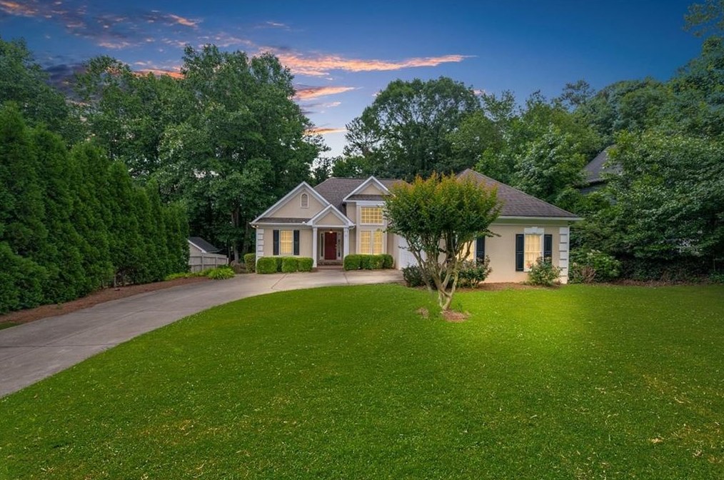 523 Brooksdale Dr, Holly Springs, GA 30189