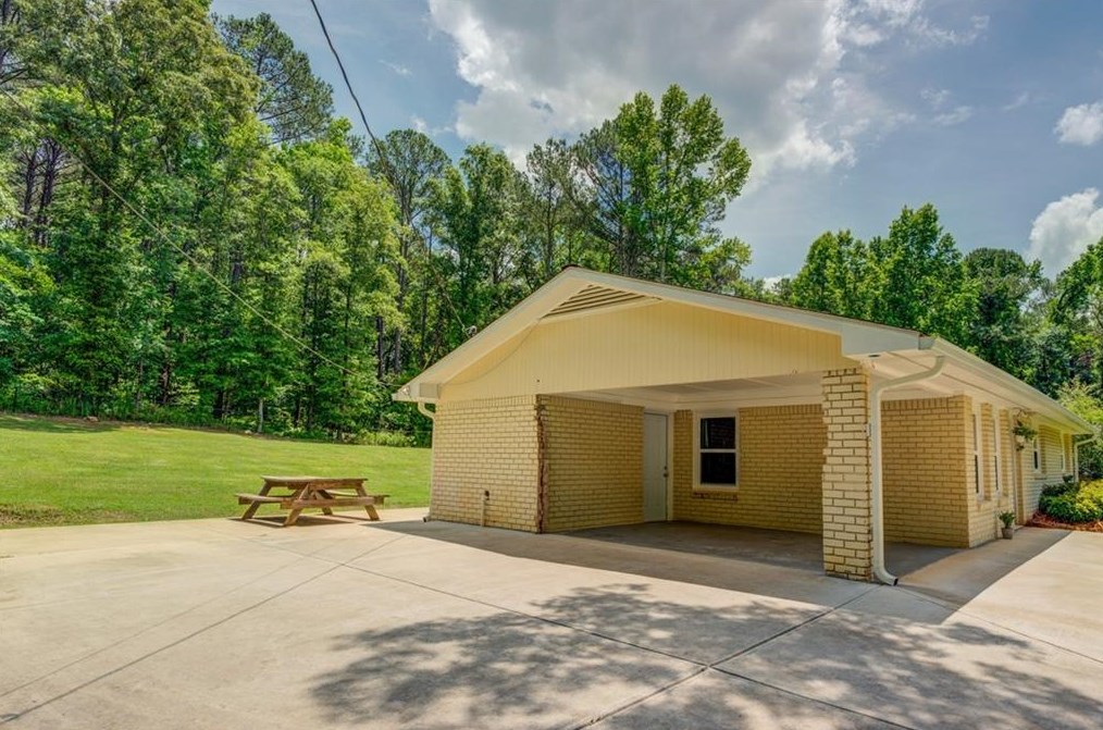 760 Twin Pines Rd, Porterdale, GA 30014-8526