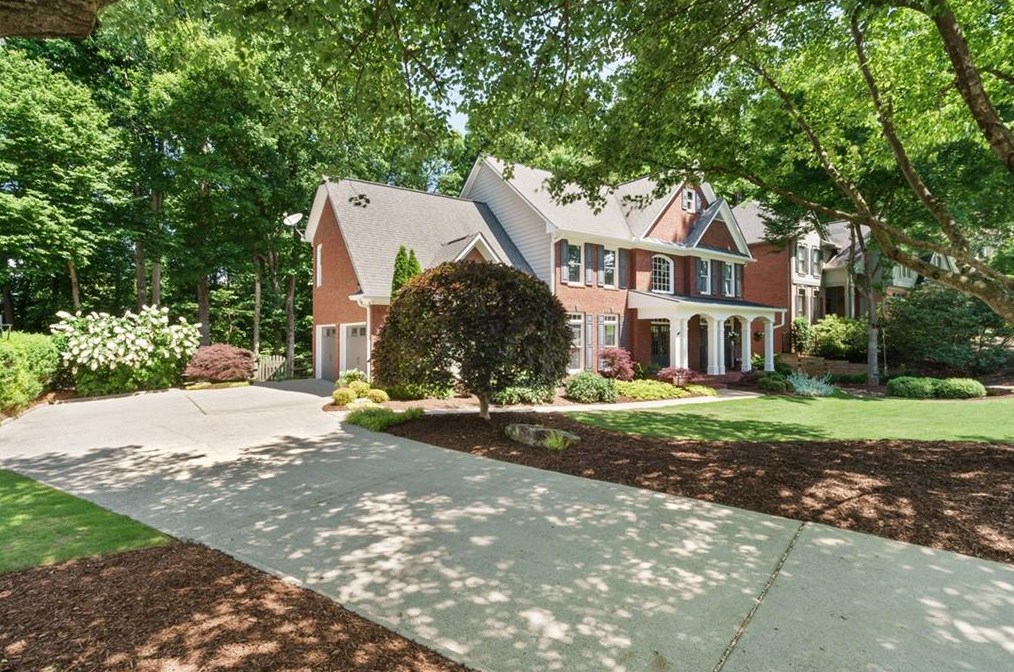 1690 Chattahoochee Run Dr, Suwanee, GA 30024-3816