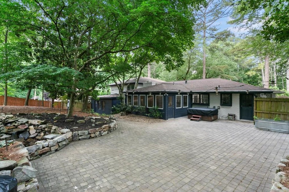 2527 Foster Rdg Ct, Atlanta GA  30345-2011 exterior