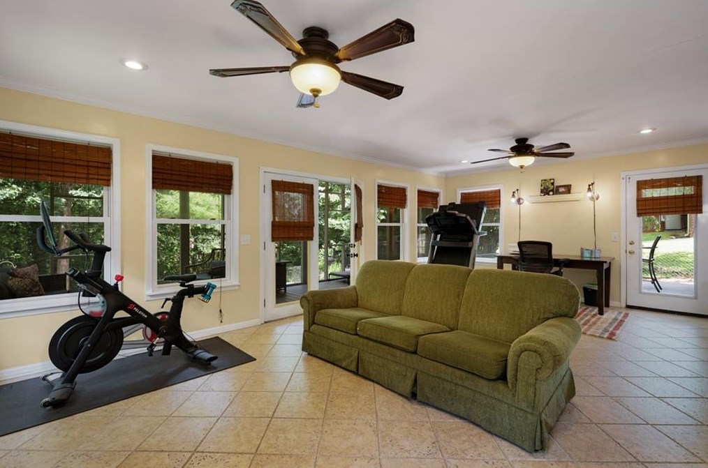 105 Stone Hvn Dr, Calhoun GA 30701-2053 exterior