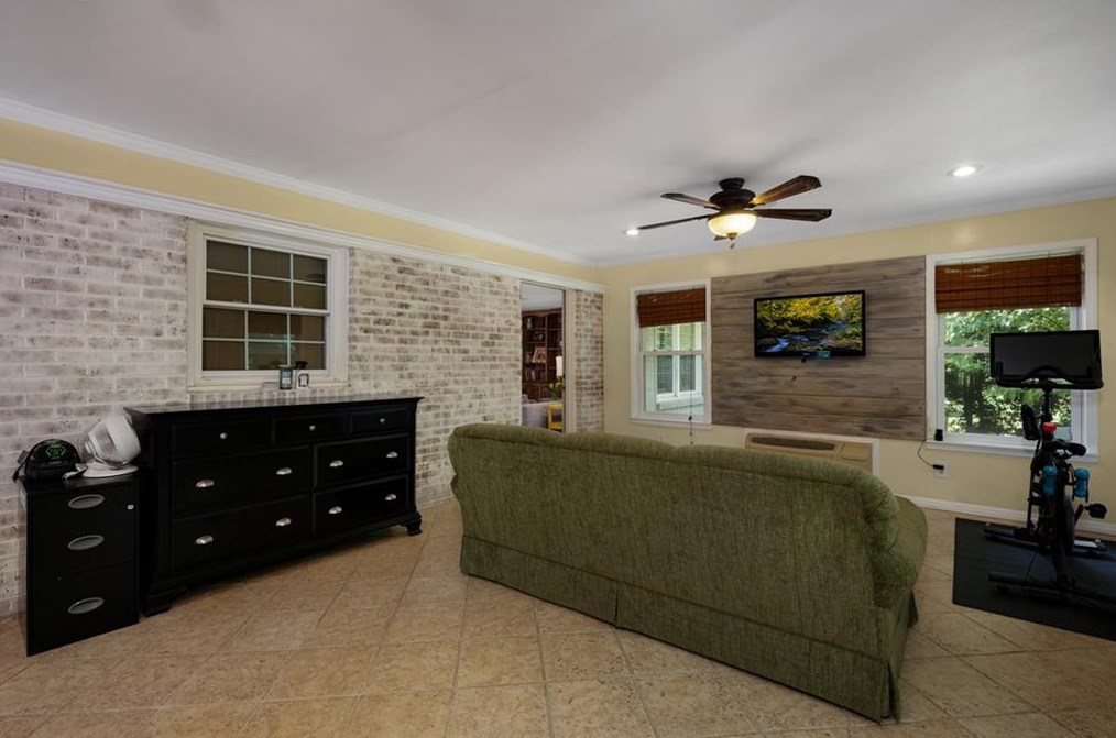 105 Stone Hvn Dr, Calhoun GA 30701-2053 exterior