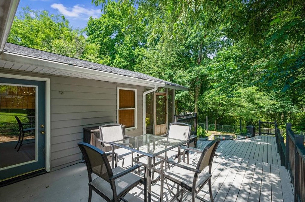 105 Stone Hvn Dr, Calhoun GA 30701-2053 exterior