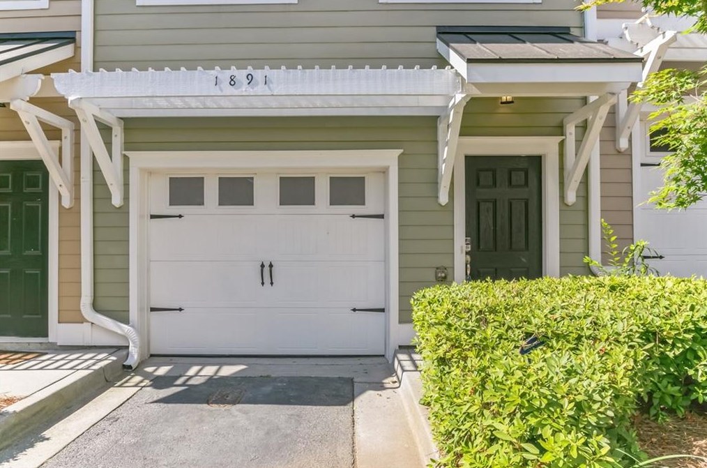 1891 Sterling Oaks Cir, Atlanta, GA 30319-4128
