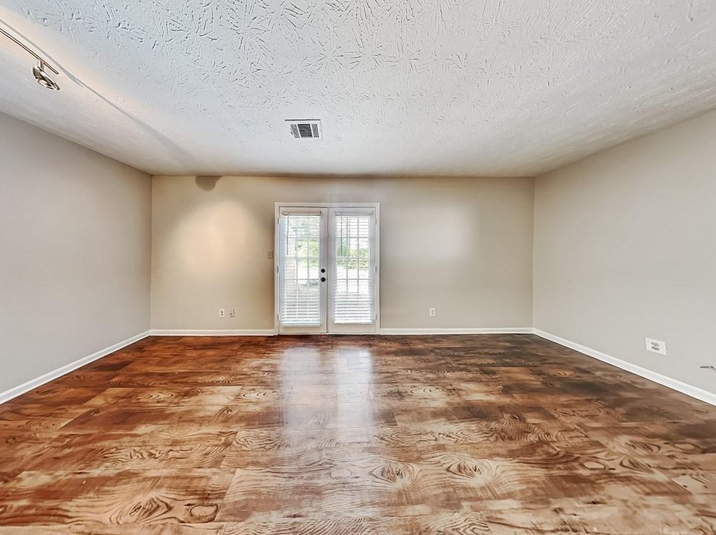 541 Charleston Ln, Lawrenceville, GA 30046
