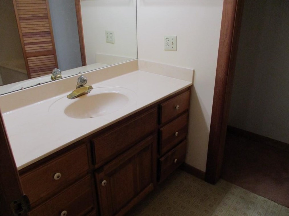 140 Sunrise Ter, Calhoun GA 30701-4638 exterior