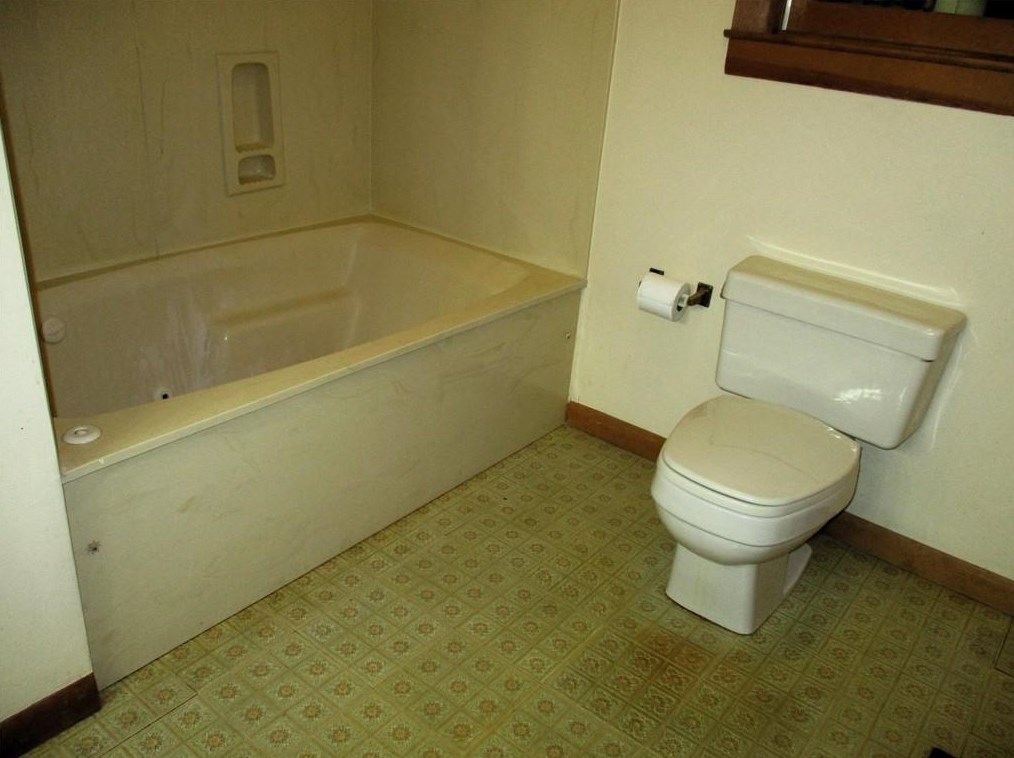 140 Sunrise Ter, Calhoun GA 30701-4638 exterior