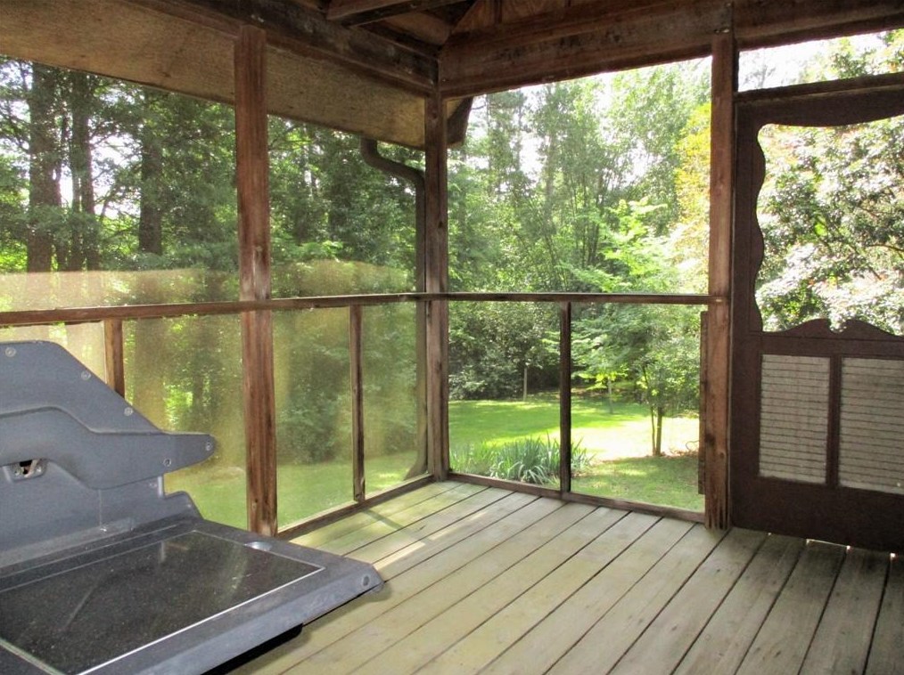 140 Sunrise Ter, Calhoun GA 30701-4638 exterior