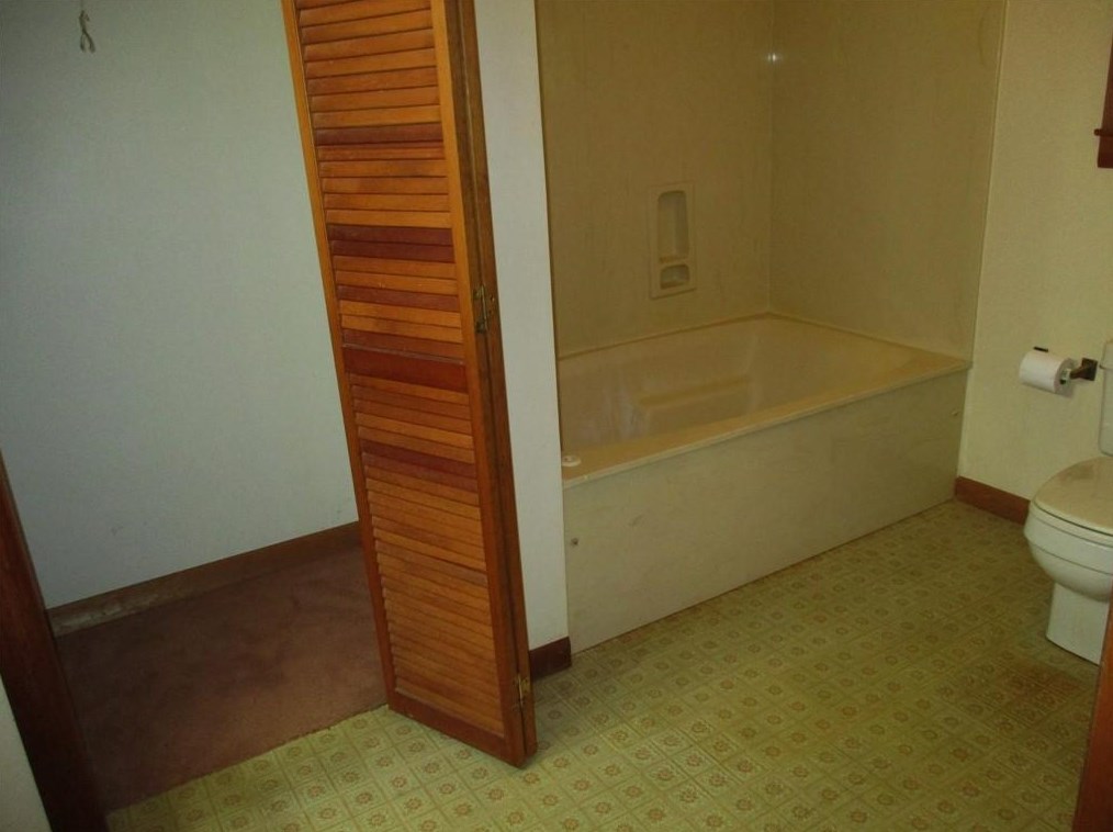 140 Sunrise Ter, Calhoun GA 30701-4638 exterior