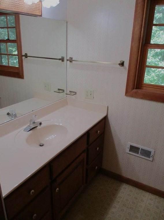 140 Sunrise Ter, Calhoun GA 30701-4638 exterior