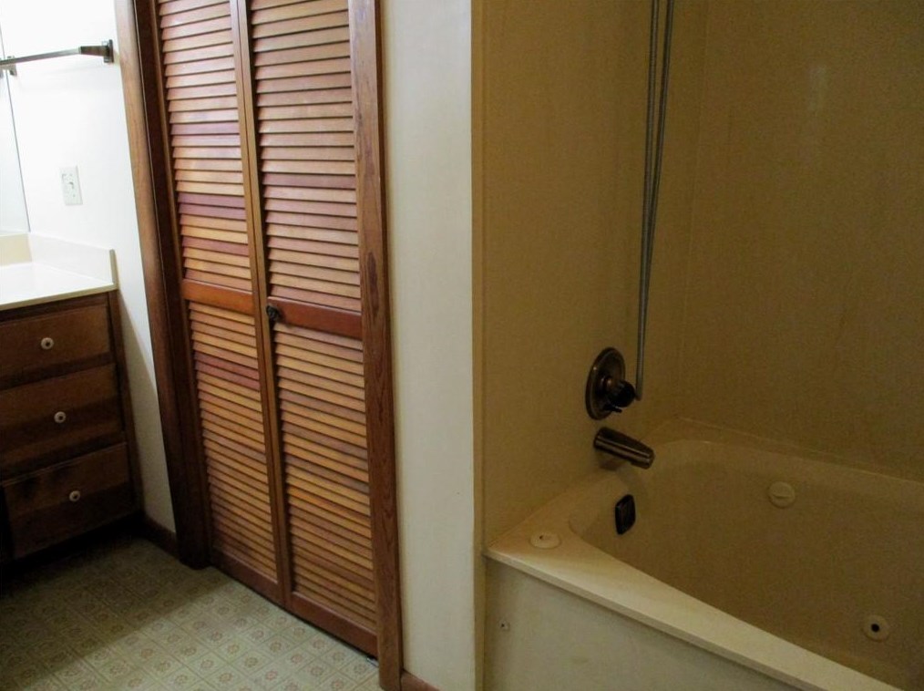 140 Sunrise Ter, Calhoun GA 30701-4638 exterior