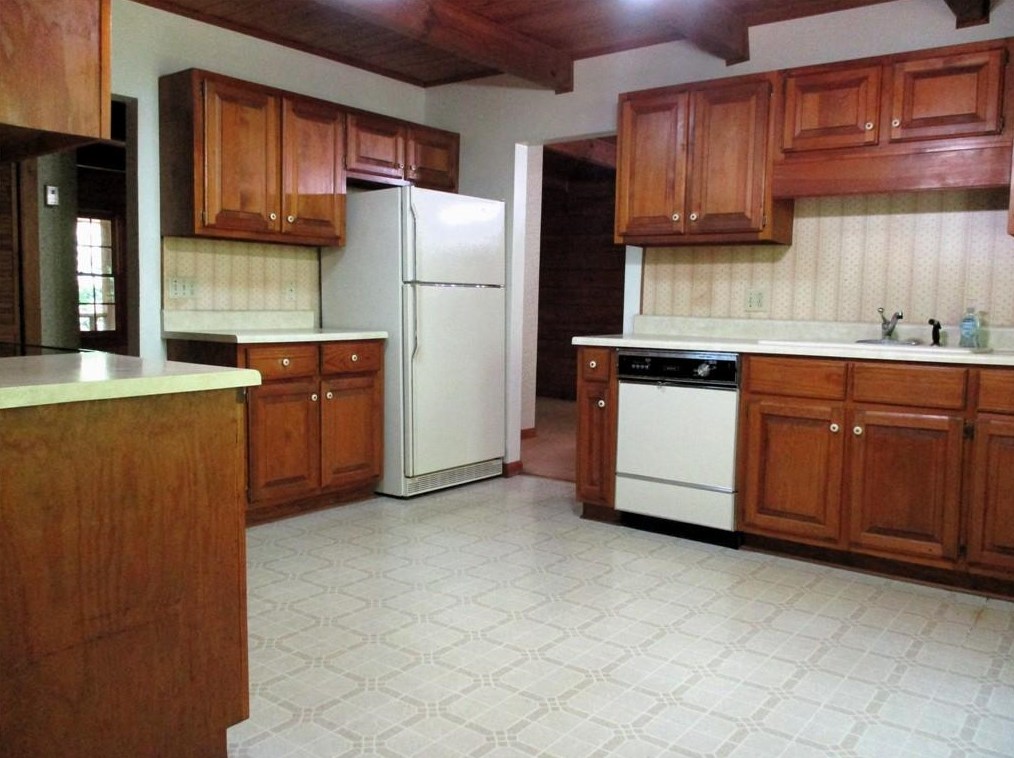 140 Sunrise Ter, Calhoun GA 30701-4638 exterior